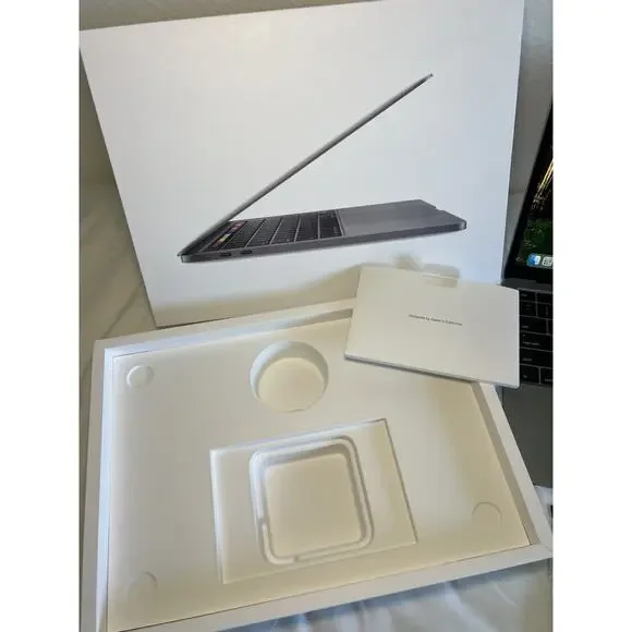 Apple MacBook Pro 13 Silver Touch Bar 2020 Intel Core I5, 8GB RAM, 250GB SSD